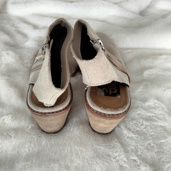 Dolce Vita Beige Clogs - Picture 3 of 6